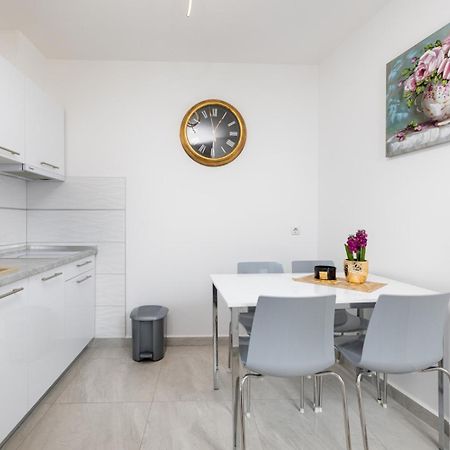 Apartments Tea Malinska Eksteriør bilde