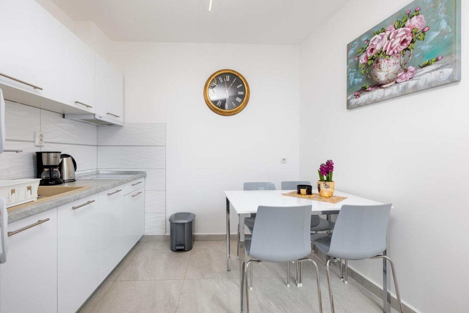 Apartments Tea Malinska Eksteriør bilde