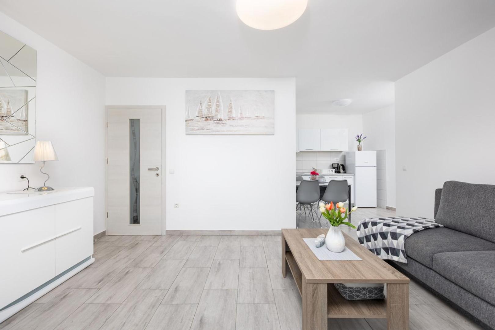 Apartments Tea Malinska Eksteriør bilde